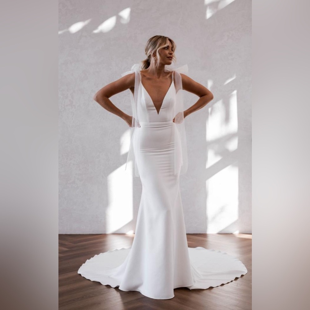 EUC MADE WITH LOVE Hendrix wedding gown professional hand dry cleaned ivory